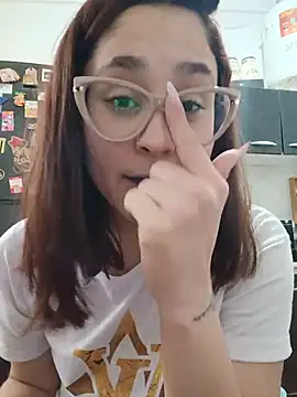 Snapshot of linameii chatting on 06-29-26, 12:27 linameii online show from 06-29-26, 12:27