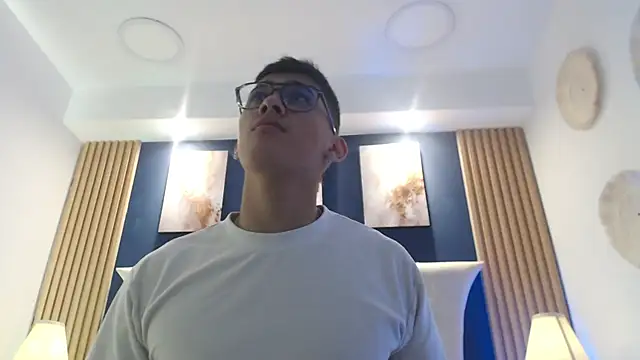 Snapshot of SalvadorFit chatting on 06-19-26, 08:23 SalvadorFit online show from 06-19-26, 08:23