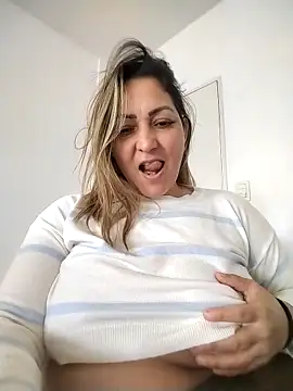 Lunita86 online show from 04-27-26, 06:50