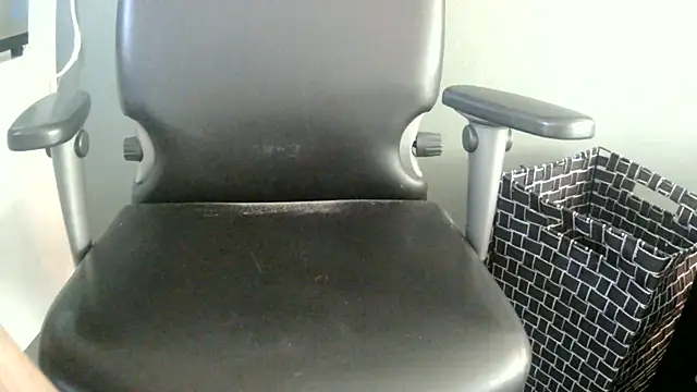 Snapshot of monty19cm chatting on 07-31-26, 10:14 monty19cm online show from 07-31-26, 10:14
