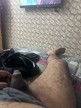 Snapshot of aflatoon121 chatting on 11-12-25, 01:44 aflatoon121 online show from 11-12-25, 01:44