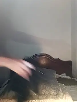 Snapshot of Vale_stone_ chatting on 10-19-25, 04:57 Vale stone  online show from 10-19-25, 04:57