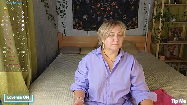 Marta Wils online show from 10-18-25, 03:09