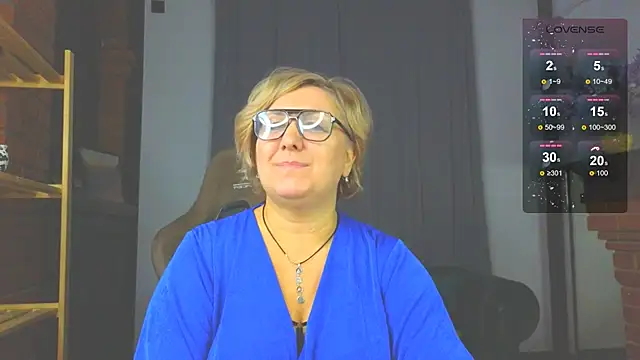 Marta Wils online show from 11-25-25, 02:44