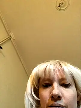 juliaoneandonly online show from 10-15-25, 09:42