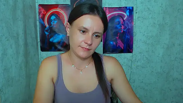 Snapshot of EvelinaMiss_ chatting on 09-19-25, 01:23 EvelinaMiss online show from 09-19-25, 01:23