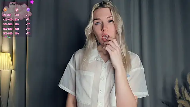 Snapshot of DianeHonnette chatting on 10-31-25, 07:48 DianeHonnette online show from 10-31-25, 07:48