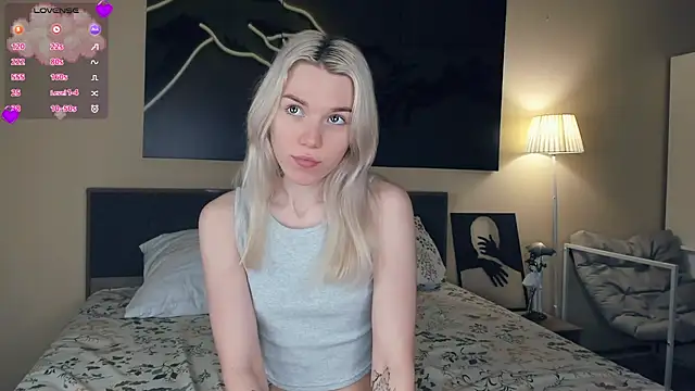 Snapshot of DianeHonnette chatting on 11-02-25, 07:38 DianeHonnette online show from 11-02-25, 07:38