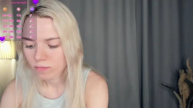 Snapshot of DianeHonnette chatting on 11-09-25, 08:07 DianeHonnette online show from 11-09-25, 08:07