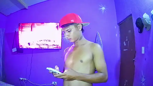 Snapshot of Tony_Models chatting on 10-21-25, 04:35 Tony Models online show from 10-21-25, 04:35