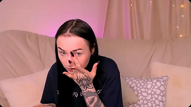 MollyKissy online show from 11-16-25, 09:37