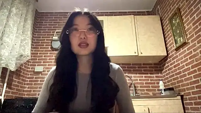 EmmaLeexth online show from 11-23-25, 01:00