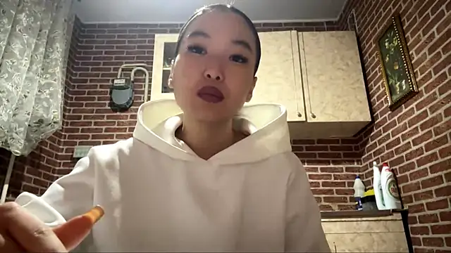 EmmaLeexth online show from 12-20-25, 02:02