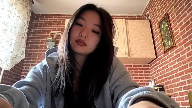 EmmaLeexth online show from 03-15-26, 10:10