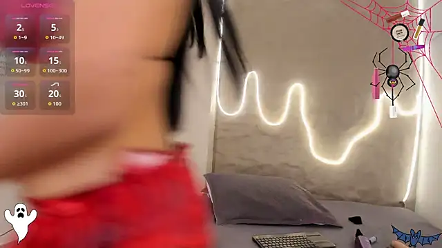 Snapshot of Naomy_gyal chatting on 10-29-25, 07:04 Naomy gyal online show from 10-29-25, 07:04