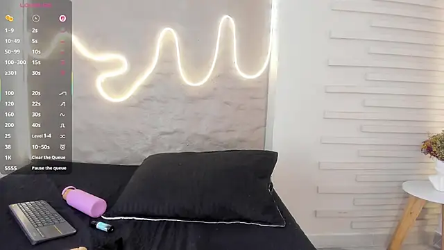 Snapshot of Naomy_gyal chatting on 11-08-25, 07:01 Naomy gyal online show from 11-08-25, 07:01