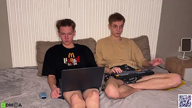 Snapshot of Eaton_ chatting on 10-18-25, 06:41 Eaton  online show from 10-18-25, 06:41