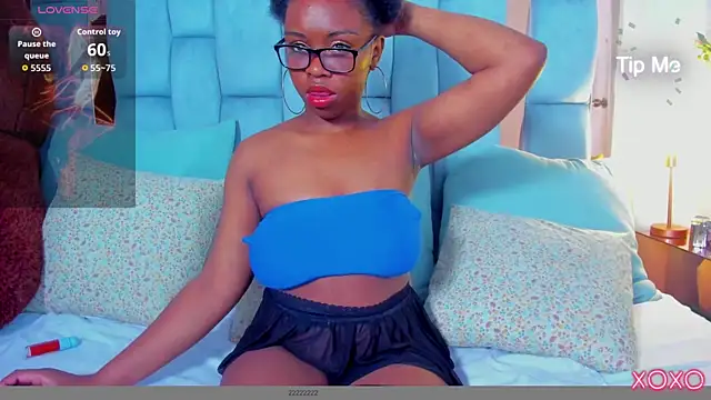 Snapshot of hazellanee chatting on 05-10-26, 09:53 hazellanee online show from 05-10-26, 09:53