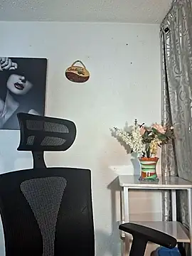 Snapshot of Lina_444 chatting on 12-15-25, 12:15 Lina 444 online show from 12-15-25, 12:15