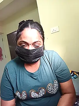 Snapshot of queendivya chatting on 10-07-25, 10:34 queendivya online show from 10-07-25, 10:34