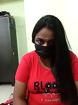 Snapshot of queendivya chatting on 10-18-25, 02:18 queendivya online show from 10-18-25, 02:18