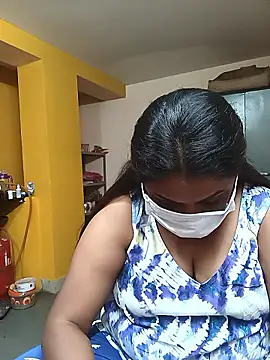 Snapshot of queendivya chatting on 01-17-26, 01:16 queendivya online show from 01-17-26, 01:16