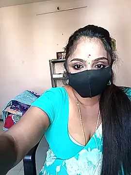 Snapshot of queendivya chatting on 05-06-26, 03:24 queendivya online show from 05-06-26, 03:24