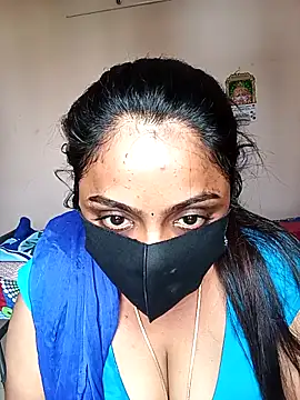 Snapshot of queendivya chatting on 05-10-26, 04:17 queendivya online show from 05-10-26, 04:17