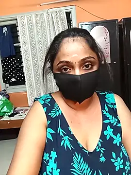 Snapshot of queendivya chatting on 05-13-26, 05:10 queendivya online show from 05-13-26, 05:10