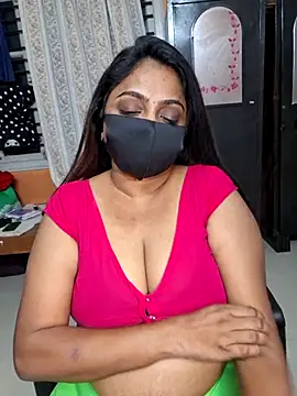 Snapshot of queendivya chatting on 05-19-26, 04:46 queendivya online show from 05-19-26, 04:46