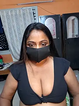Snapshot of queendivya chatting on 05-20-26, 06:03 queendivya online show from 05-20-26, 06:03