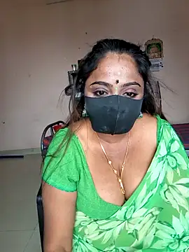 Snapshot of queendivya chatting on 06-05-26, 06:52 queendivya online show from 06-05-26, 06:52