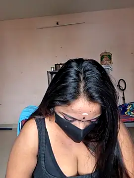 Snapshot of queendivya chatting on 06-06-26, 05:23 queendivya online show from 06-06-26, 05:23
