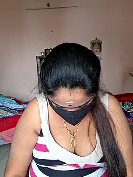 Snapshot of queendivya chatting on 06-12-26, 05:39 queendivya online show from 06-12-26, 05:39