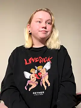 Snapshot of lame_cat chatting on 10-10-25, 01:04 lame cat online show from 10-10-25, 01:04