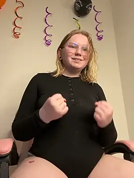 Snapshot of lame_cat chatting on 11-16-25, 02:06 lame cat online show from 11-16-25, 02:06