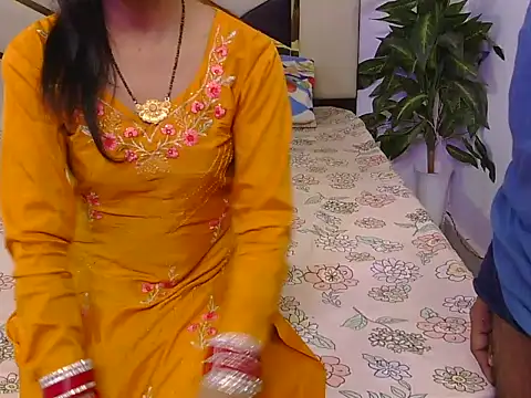 Lovelyy-couple online show from 11-11-25, 04:51