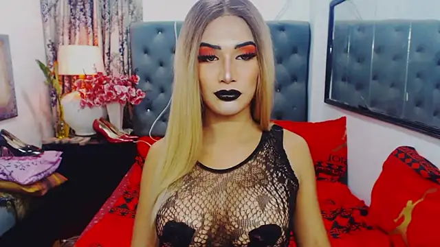 Snapshot of misstresbigcockXXp chatting on 10-18-25, 05:32 misstresbigcockXXp online show from 10-18-25, 05:32