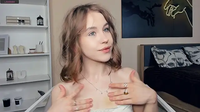 MaliaBourraine online show from 06-08-26, 07:42