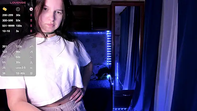 Snapshot of MandaDestiche chatting on 11-10-25, 04:17 MandaDestiche online show from 11-10-25, 04:17