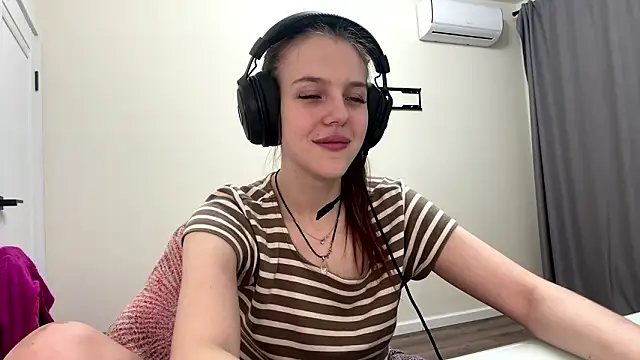 Elira Breeze online show from 01-16-26, 03:05