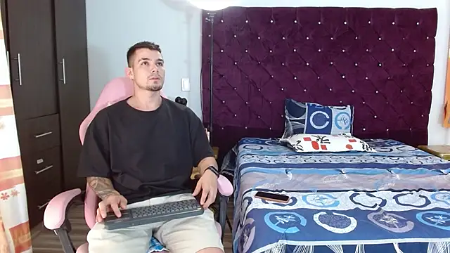 BooyHott  online show from 11-08-25, 06:51