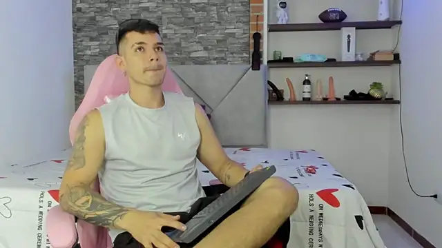 BooyHott  online show from 01-11-26, 07:08