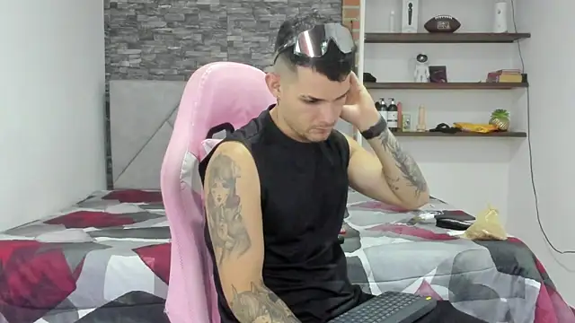 BooyHott  online show from 02-12-26, 07:20