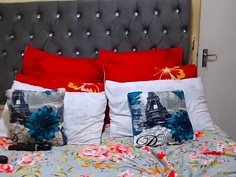 Snapshot of SexyCurves96 chatting on 10-10-25, 09:36 SexyCurves96 online show from 10-10-25, 09:36