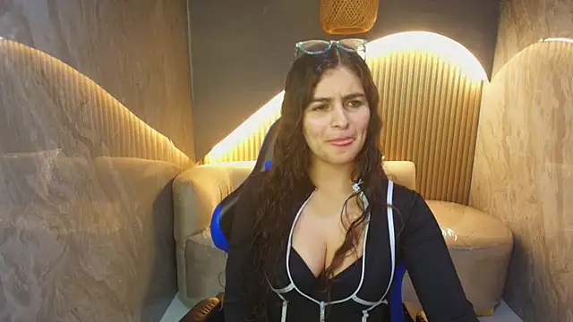 dany r  online show from 10-24-25, 01:07