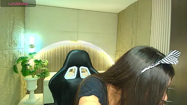 dany r  online show from 11-18-25, 02:43