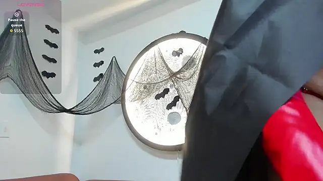 Isabella-Rosssi online show from 10-31-25, 04:46