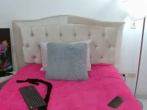 Snapshot of Arianaskyblue chatting on 10-09-25, 11:58 Arianaskyblue online show from 10-09-25, 11:58