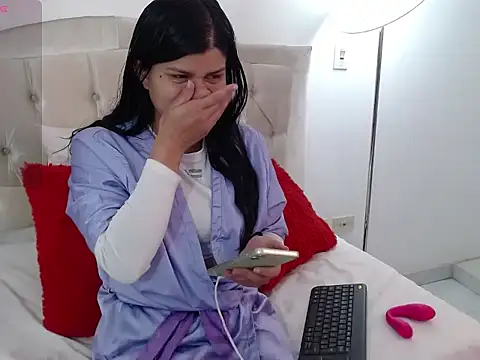 Snapshot of Arianaskyblue chatting on 10-30-25, 07:58 Arianaskyblue online show from 10-30-25, 07:58